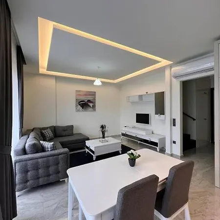 Duplex Near The Cleopatra *